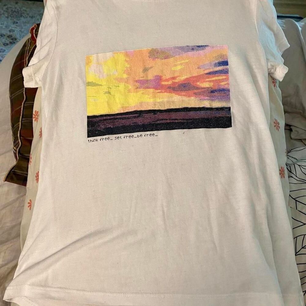Aritzia, Wilfred Free sunset sunrise size XS white high front low‎ back t-shirt